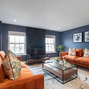  Apartment Elliot Oliver - Luxury Three Bedroom Town Centre With Parking United Kingdom