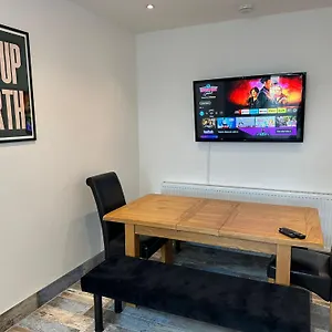  Apartment Queens 1 United Kingdom