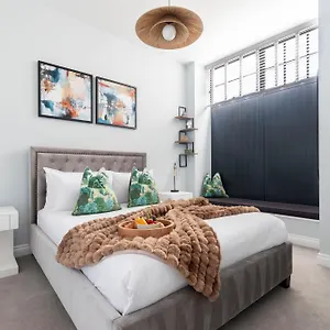  Apartment Elliot Oliver - Stylish 2 Bedroom Town Centre United Kingdom